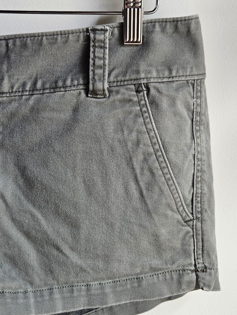 Express 3" Inseam Shorts in Women's 10 - Picture 3 of 12
